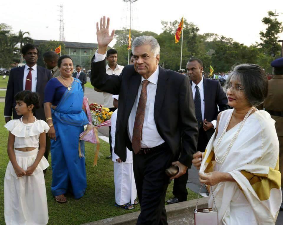 இலங்கை வரலாற்றில் கைதான முதல் ஜனாதிபதி ரணில் இலங்கை வரலாற்றில் கைதான முதல் ஜனாதிபதி ரணில்