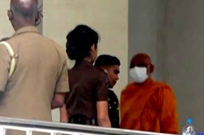 அதுரலியே ரதன தேரருக்கு விளக்கமறியல் அதுரலியே ரதன தேரருக்கு விளக்கமறியல்