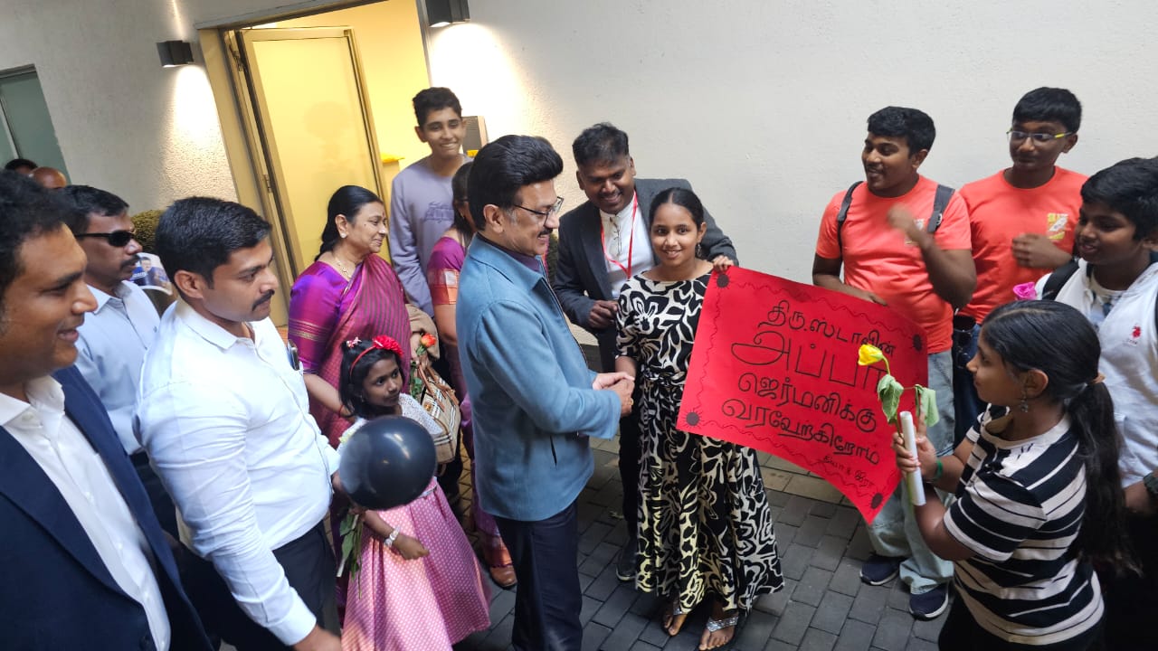 ஜேர்மனியில் தமிழ் குடும்பங்களை சந்தித்தார் ஸ்டாலின் ஜேர்மனியில் தமிழ் குடும்பங்களை சந்தித்தார் ஸ்டாலின்