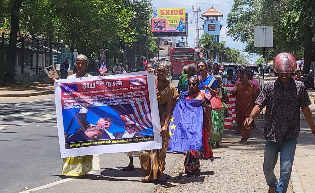 வவுனியாவில் காணாமல் ஆக்கப்பட்டோரின் உறவினர்கள் கவனயீர்ப்பு ஊர்வலம் வவுனியாவில் காணாமல் ஆக்கப்பட்டோரின் உறவினர்கள் கவனயீர்ப்பு ஊர்வலம்