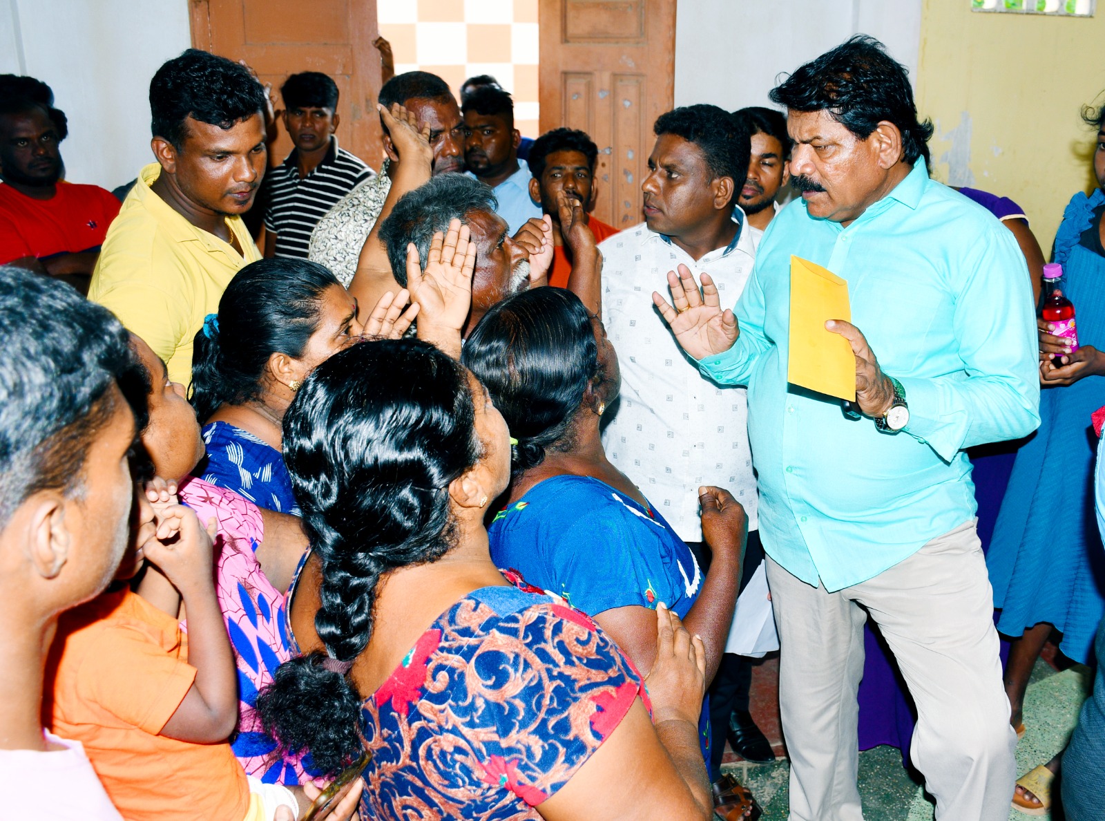 கடலட்டை பண்ணை சங்கங்களின் பிரதிநிதிகளுடன் அமைச்சர் சந்திரசேகர் சந்திப்பு கடலட்டை பண்ணை சங்கங்களின் பிரதிநிதிகளுடன் அமைச்சர் சந்திரசேகர் சந்திப்பு