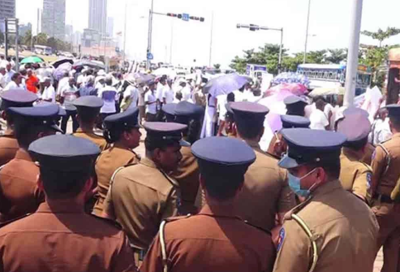 ஓய்வூதியர்களின் போராட்டம்; காலிமுகத்திடல் பகுதியில் போக்குவரத்துக்கு பாதிப்பு ஓய்வூதியர்களின் போராட்டம்; காலிமுகத்திடல் பகுதியில் போக்குவரத்துக்கு பாதிப்பு