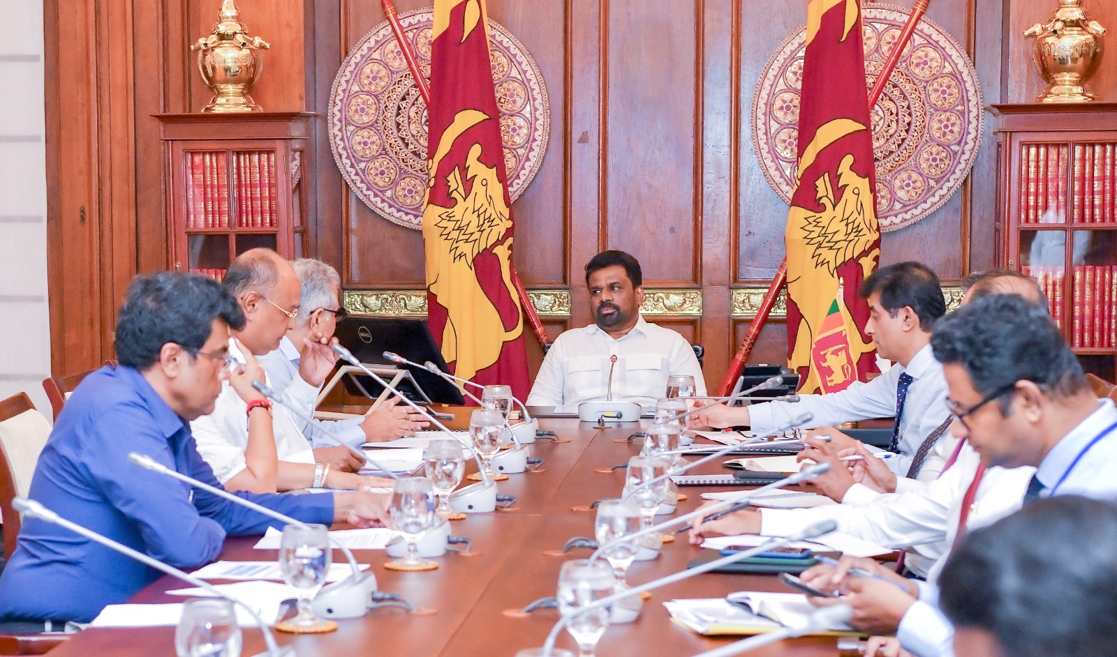 ஜனாதிபதி தலைமையில் நடைபெற்ற ஆடைத் துறையினருடனான வரவு செலவுத் திட்ட பூர்வாங்கக் கலந்துரையாடல்