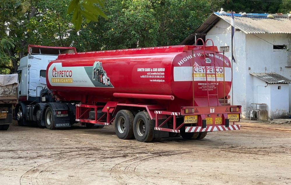 யாழில் எரிபொருள் தாங்கி சாரதி ஐஸ் போதைப் பொருளுடன் கைது யாழில் எரிபொருள் தாங்கி சாரதி ஐஸ் போதைப் பொருளுடன் கைது