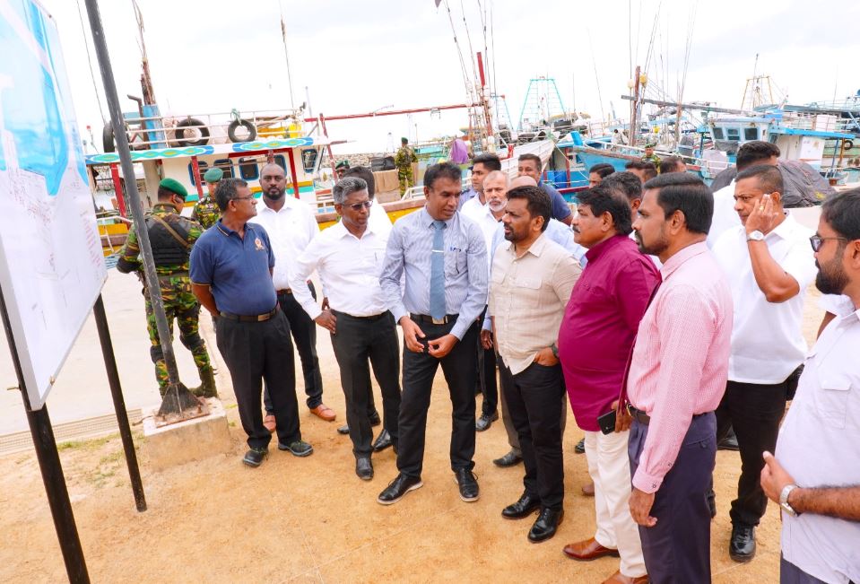 மயிலிட்டித்துறைமுகத்தின் அபிவிருத்திப் பணிகள் ஜனாதிபதியால் ஆரம்பித்து வைப்பு மயிலிட்டித்துறைமுகத்தின் அபிவிருத்திப் பணிகள் ஜனாதிபதியால் ஆரம்பித்து வைப்பு