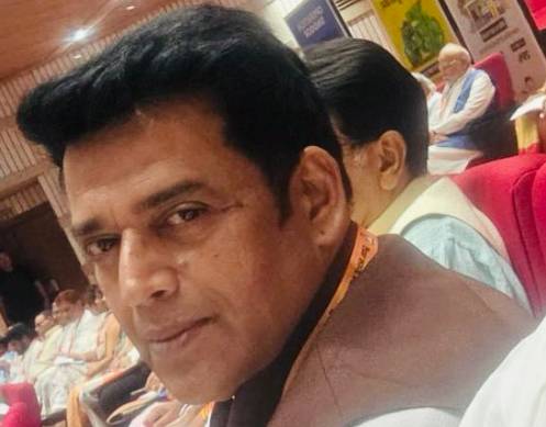 பின் வரிசையில் அமர்ந்திருந்த மோடி – வைரலாகும் புகைப்படம் பின் வரிசையில் அமர்ந்திருந்த மோடி – வைரலாகும் புகைப்படம்