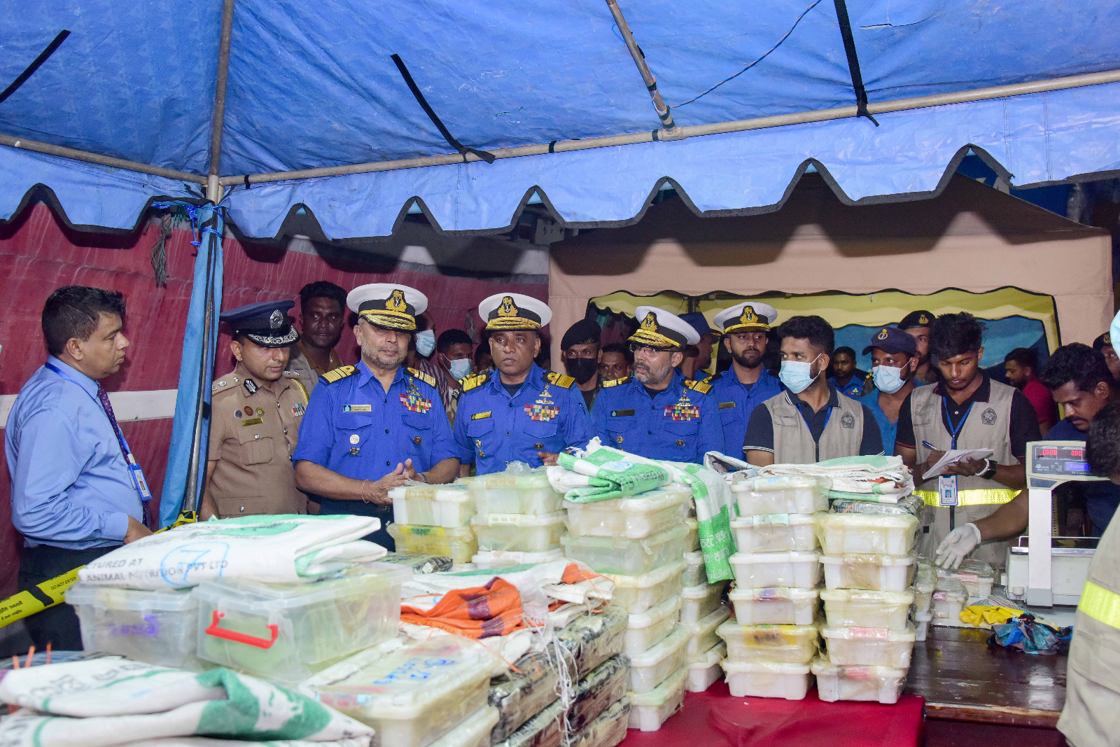 தெற்கு கடலில் மீட்கப்பட்ட பொதிகளில் 839 கி.கி போதைப்பொருள் தெற்கு கடலில் மீட்கப்பட்ட பொதிகளில் 839 கி.கி போதைப்பொருள்