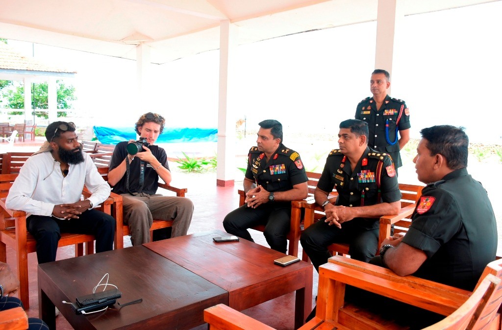 ‘பிரான்சில் இருந்து யாழ்ப்பாணம் வரை’ சூரனை வரவேற்ற இலங்கை இராணுவம் ‘பிரான்சில் இருந்து யாழ்ப்பாணம் வரை’ சூரனை வரவேற்ற இலங்கை இராணுவம்