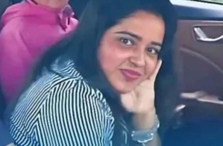 இஷாராவுக்கு அடைக்கலம் கொடுத்த குற்றச்சாட்டில் பொலிஸ் கான்ஸ்டபிள் உட்பட மூவர் கைது இஷாராவுக்கு அடைக்கலம் கொடுத்த குற்றச்சாட்டில் பொலிஸ் கான்ஸ்டபிள் உட்பட மூவர் கைது