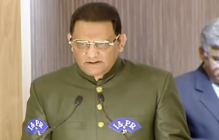 அமைச்சரானார் மொஹமட் அசாருதீன் அமைச்சரானார் மொஹமட் அசாருதீன்