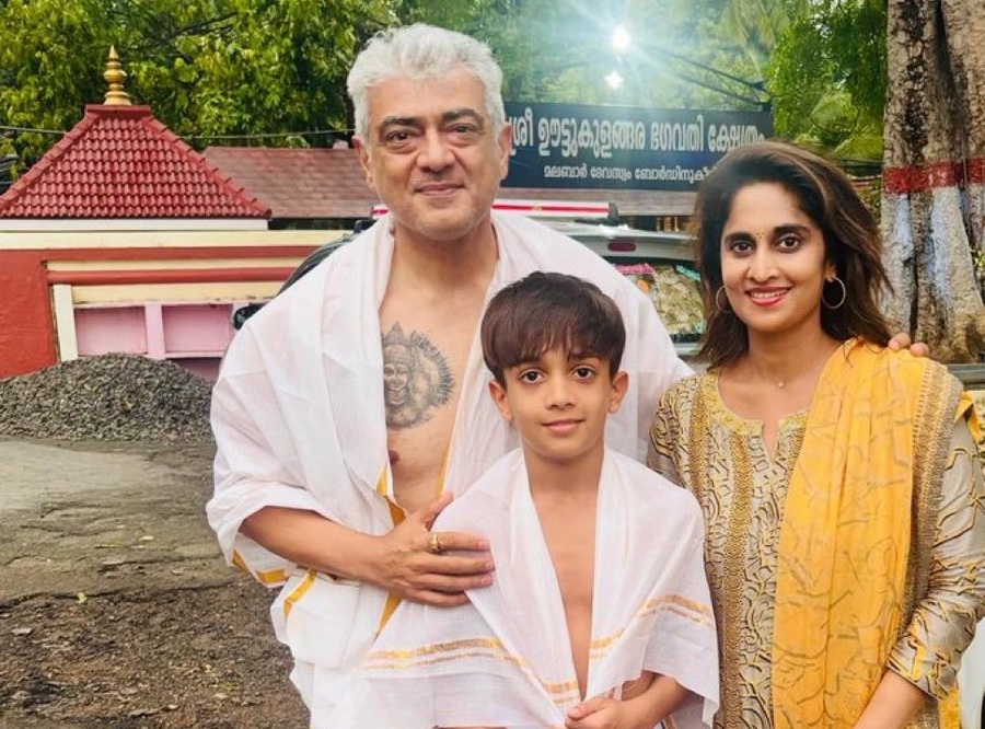 நெஞ்சில் டெட்டூ உடன் அஜித் , இணையத்தில் வைரலாகும் புகைப்படங்கள் நெஞ்சில் டெட்டூ உடன் அஜித் , இணையத்தில் வைரலாகும் புகைப்படங்கள்