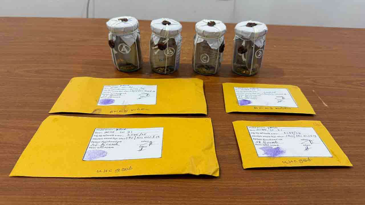 அம்பாறையில் தங்க ஆபரணக் கொள்ளையில் ஈடுபட்ட நால்வர் கைது அம்பாறையில் தங்க ஆபரணக் கொள்ளையில் ஈடுபட்ட நால்வர் கைது
