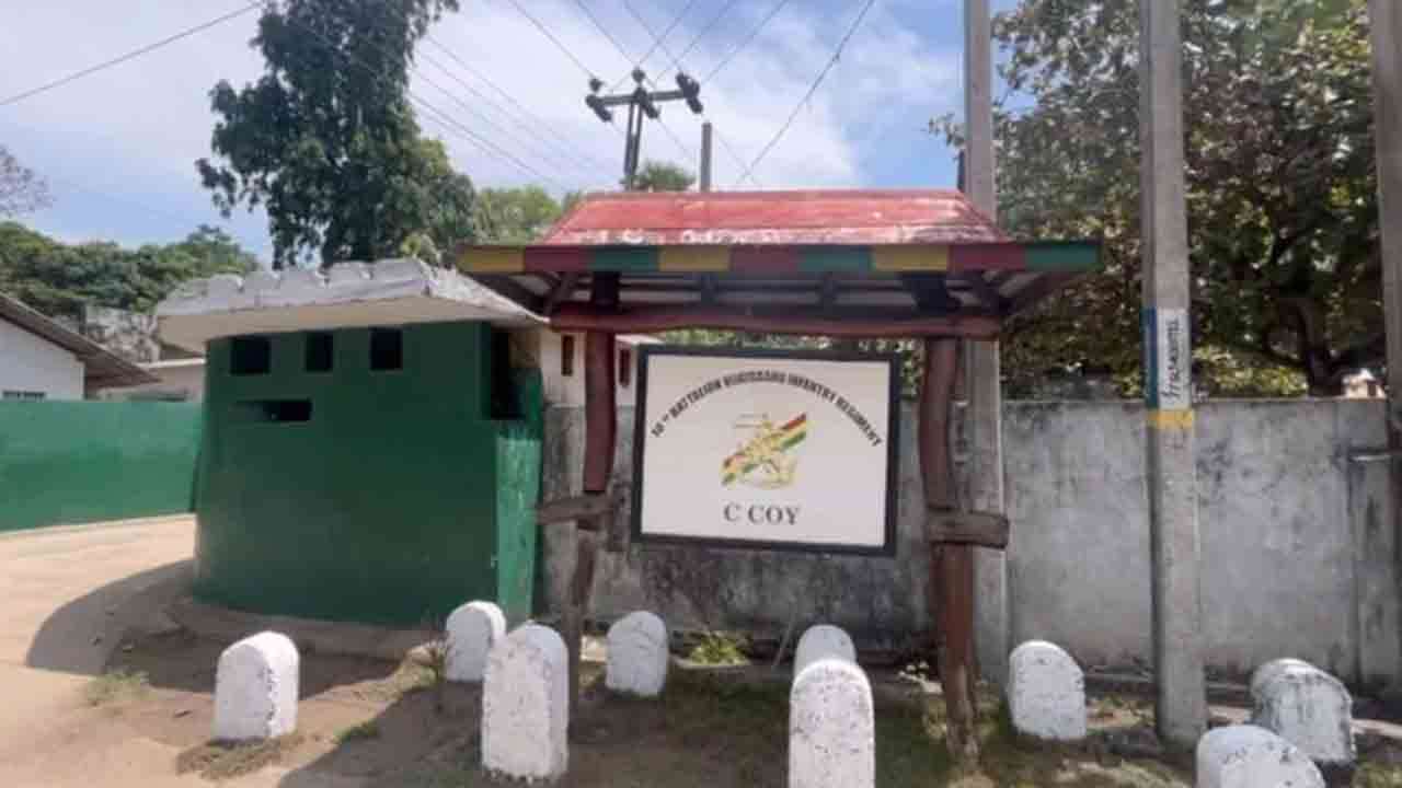 காரைதீவில் இராணுவ முகாம் அமைந்திருந்த காணி பொது மக்களிடம் கையளிப்பு காரைதீவில் இராணுவ முகாம் அமைந்திருந்த காணி பொது மக்களிடம் கையளிப்பு