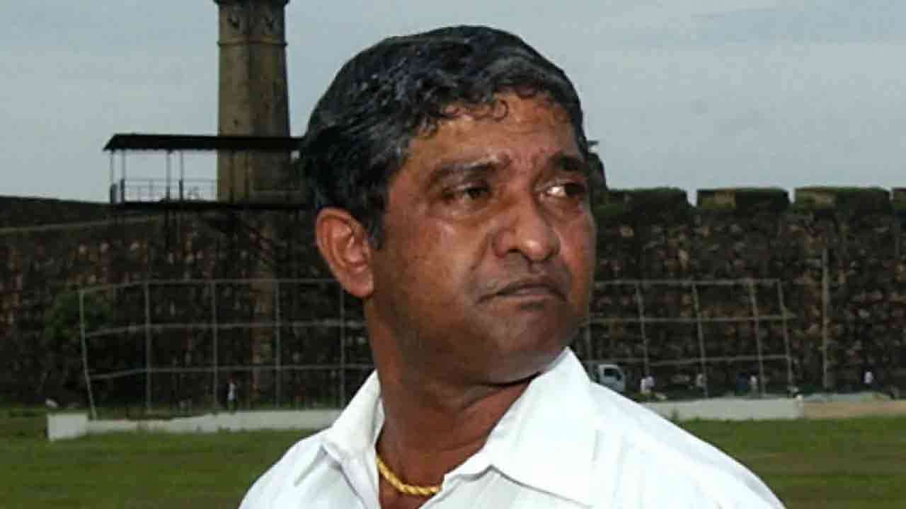 இலங்கையின் முன்னாள் டெஸ்ட் கிரிக்கெட் வீரர் காலமானார் இலங்கையின் முன்னாள் டெஸ்ட் கிரிக்கெட் வீரர் காலமானார்