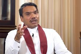 போதைப்பொருள் குற்றவாளிகளுக்கு கடவுச்சீட்டு செய்து கொடுப்பது யார்? நாமல் ரஜபக்ச கேள்வி போதைப்பொருள் குற்றவாளிகளுக்கு கடவுச்சீட்டு செய்து கொடுப்பது யார்? நாமல் ரஜபக்ச கேள்வி