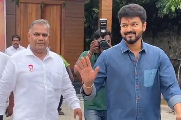 16 நாட்களுக்கு பிறகு வெளியே வந்தார் புஸ்ஸி ஆனந்த் 16 நாட்களுக்கு பிறகு வெளியே வந்தார் புஸ்ஸி ஆனந்த்
