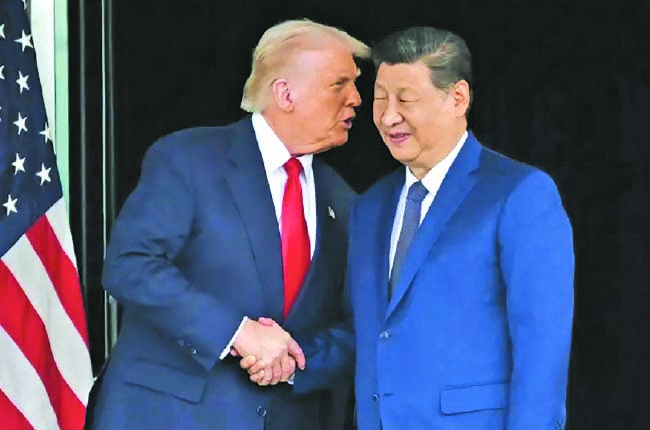 சீனாவுக்கான இறக்குமதி வரியை 10 வீதத்தால் குறைத்த அமெரிக்கா சீனாவுக்கான இறக்குமதி வரியை 10 வீதத்தால் குறைத்த அமெரிக்கா