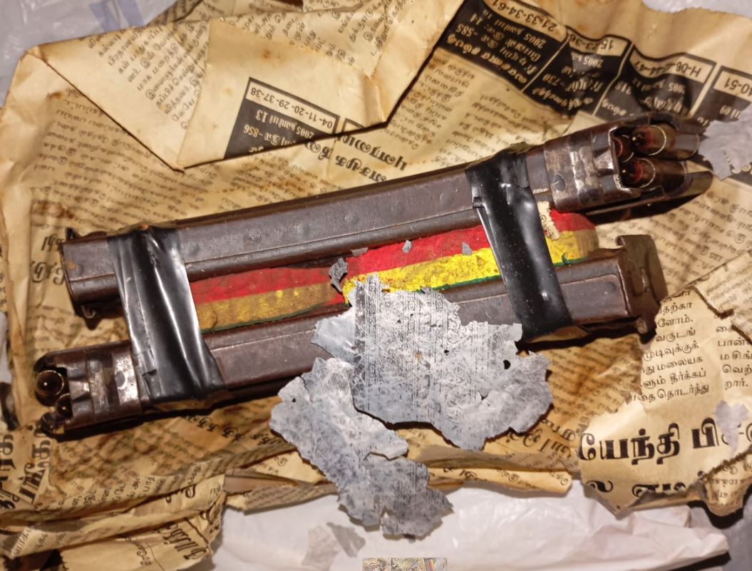 யாழ்ப்பாண பல்கலைக்கழக வளாகத்தில் இருந்து ஆயுதங்கள் மீட்பு யாழ்ப்பாண பல்கலைக்கழக வளாகத்தில் இருந்து ஆயுதங்கள் மீட்பு