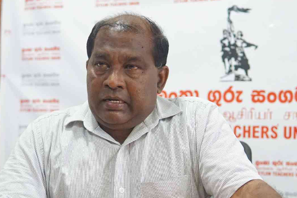 அடிமையாக வாயை மூடி இருக்க நாம் தயாரில்லை : ஜோசப் ஸ்டாலின் அடிமையாக வாயை மூடி இருக்க நாம் தயாரில்லை : ஜோசப் ஸ்டாலின்