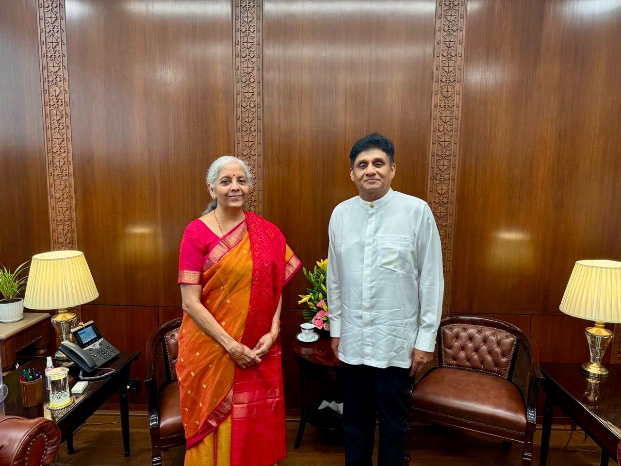 நிர்மலா சீத்தாராமனை சந்தித்த சஜித்