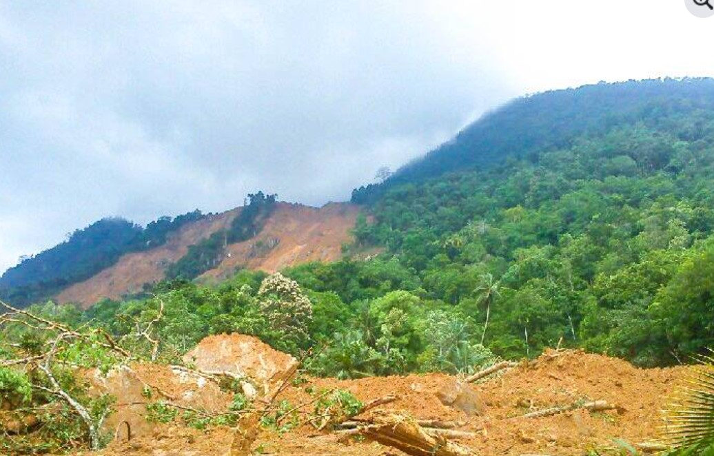 அரநாயக்க அம்பலாங்கந்தை பகுதியில் மண்சரிவால் 120 பேர் மாயம்