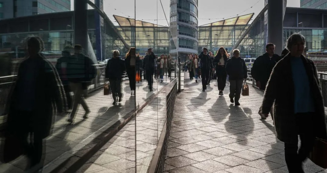 பிரித்தானியாவில் தொழில் புரிவோரில் ஐந்தில் ஒருவர் வேலையின்றி இருப்பதாக தகவல்