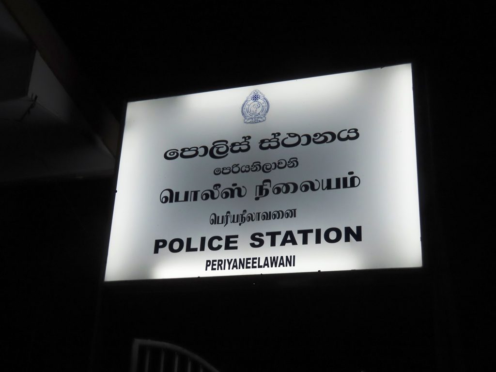 மகளைத் தொடர்ச்சியாகப் பாலியல் துஷ்பிரயோகத்திற்குட்படுத்திய தந்தை கைது மகளைத் தொடர்ச்சியாகப் பாலியல் துஷ்பிரயோகத்திற்குட்படுத்திய தந்தை கைது