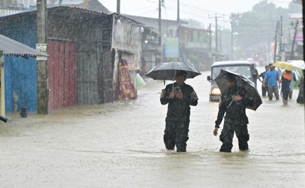கிளிநொச்சி மாவட்டத்தில் அதிகளவான மழை வீழ்ச்சி பதிவு கிளிநொச்சி மாவட்டத்தில் அதிகளவான மழை வீழ்ச்சி பதிவு