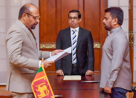 பதில் பிரதம நீதியரசராக எஸ். துரைராஜா சத்தியப்பிரமாணம் பதில் பிரதம நீதியரசராக எஸ். துரைராஜா சத்தியப்பிரமாணம்