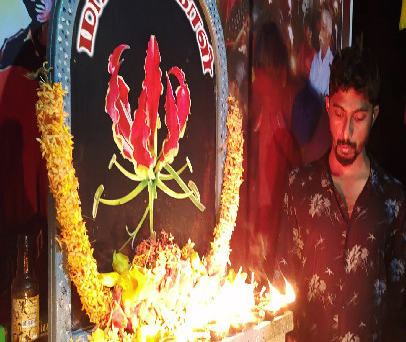 கொட்டும் மழைக்கு மத்தியில் வவுனியாவில் உணர்வெழுச்சியுடன் மாவீரர் நினைவேந்தல் கொட்டும் மழைக்கு மத்தியில் வவுனியாவில் உணர்வெழுச்சியுடன் மாவீரர் நினைவேந்தல்