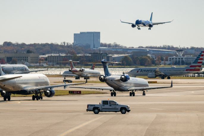 அமெரிக்காவில் விமான சேவைகள் இயல்பு நிலைக்கு திரும்பின அமெரிக்காவில் விமான சேவைகள் இயல்பு நிலைக்கு திரும்பின