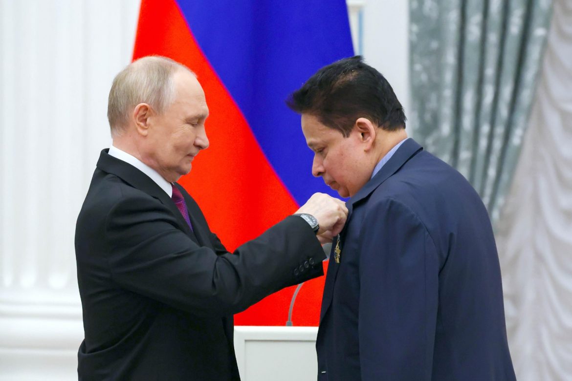 ரஷ்யாவின் மதிப்புமிக்க நட்புறவு விருதை வென்ற சமன் வீரசிங்க ரஷ்யாவின் மதிப்புமிக்க நட்புறவு விருதை வென்ற சமன் வீரசிங்க