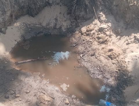 தாழங்குடாவில் மர்மமான முறையில் தோண்டப்பட்ட குழி – விசேட அதிரடிப்படையினர் சோதனை தாழங்குடாவில் மர்மமான முறையில் தோண்டப்பட்ட குழி – விசேட அதிரடிப்படையினர் சோதனை