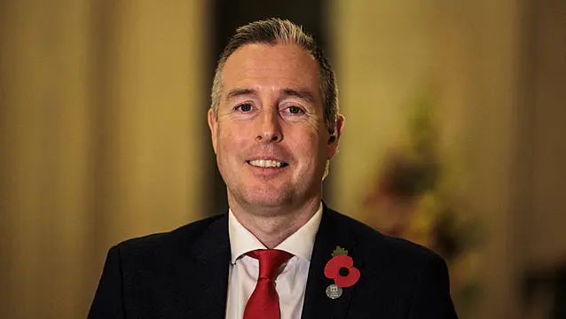 வடக்கு அயர்லாந்தில் கல்வி அமைச்சர் இஸ்ரேலுக்கு பயணம் மேற்கொண்டதால் அவருக்கு எதிராக  நம்பிக்கையில்லா தீர்மானம்