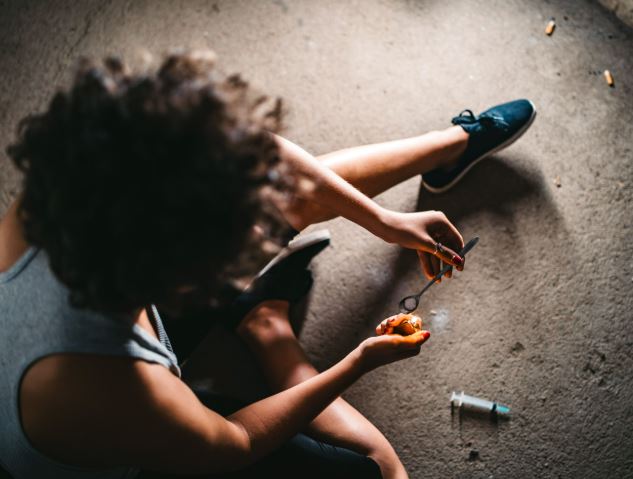 கொழும்பில் பெண்கள் மத்தியில் போதைப்பொருள் பாவனை அதிகரிப்பு கொழும்பில் பெண்கள் மத்தியில் போதைப்பொருள் பாவனை அதிகரிப்பு