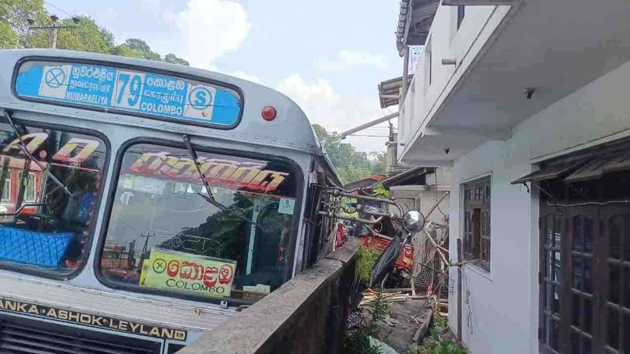 கம்பளை – கண்டி வீதியில் விபத்து – ஒருவர் பலி