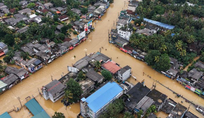 கொழும்பின் பல பகுதிகள் தற்போதும் வெள்ள நீரில் மூழ்கியுள்ளது