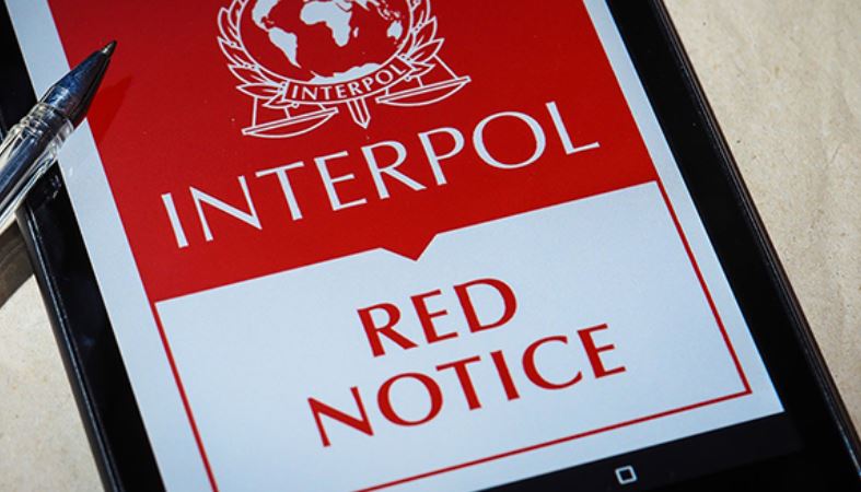 வெளிநாடுகளில் பதுங்கியிருந்து போதைப் பொருள் கடத்தல்!! 23 பேருக்கு எதிராக சிவப்பு பிடியாணை வெளிநாடுகளில் பதுங்கியிருந்து போதைப் பொருள் கடத்தல்!! 23 பேருக்கு எதிராக சிவப்பு பிடியாணை