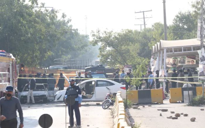 பாகிஸ்தானில் தற்கொலை குண்டு தாக்குதல் – 12 பேர் பலி
