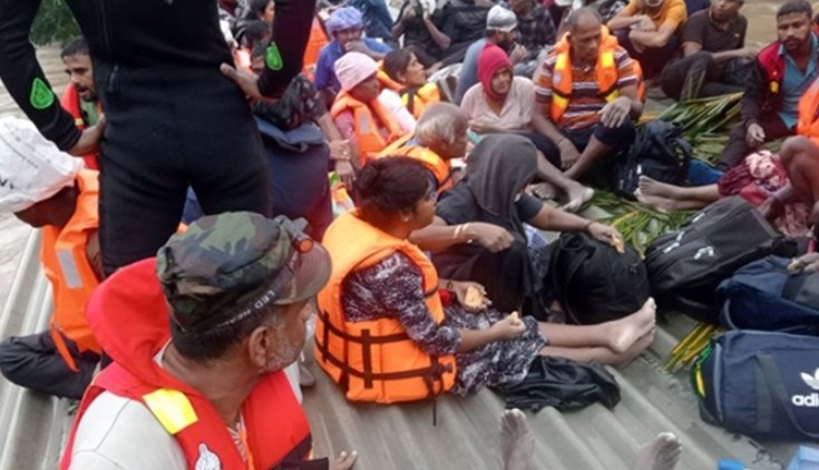 கலா ஓயா பாலத்தில் வெள்ளத்தில் சிக்கிய பஸ் – 67 பயணிகளும் பாதுகாப்பாக மீட்பு கலா ஓயா பாலத்தில் வெள்ளத்தில் சிக்கிய பஸ் – 67 பயணிகளும் பாதுகாப்பாக மீட்பு