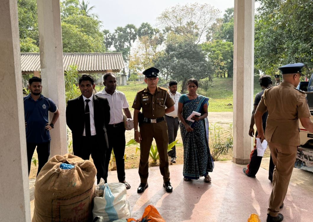 யாழில் 950 கிலோ கஞ்சா தீயிட்டு அழிப்பு யாழில் 950 கிலோ கஞ்சா தீயிட்டு அழிப்பு