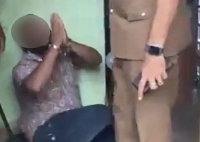 பொலிஸார் அதிரடி சோதனை!! மண்டியிட்டு அழுத சந்தேகநபர் பொலிஸார் அதிரடி சோதனை!! மண்டியிட்டு அழுத சந்தேகநபர்