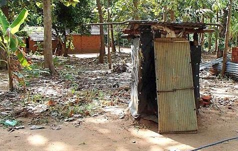 இலங்கையில் 13,000க்கும் மேற்பட்ட குடும்பங்கள் பொது வெளிகளில் மலம் கழிக்கின்றனர்