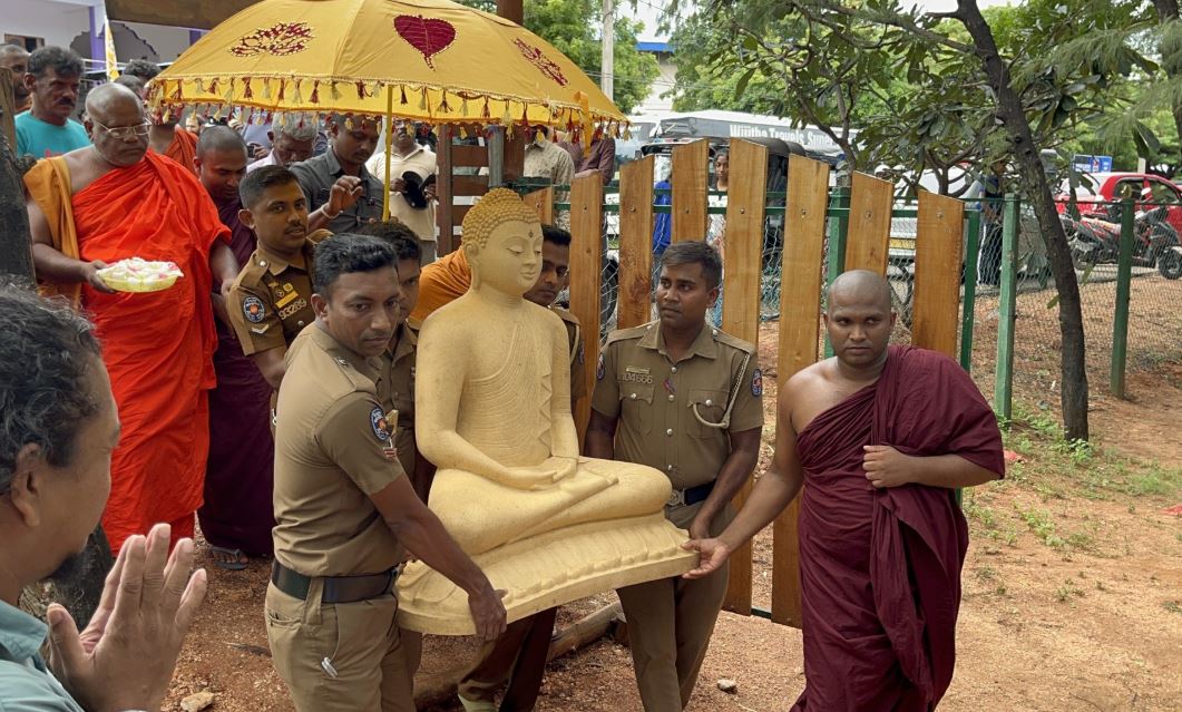 திருகோணமலை புத்தர் சிலை சர்ச்சை – ஆளும் கட்சியின் தமிழ் உறுப்பினர்களை பதவி விலகுமாறு கோரிக்கை திருகோணமலை புத்தர் சிலை சர்ச்சை – ஆளும் கட்சியின் தமிழ் உறுப்பினர்களை பதவி விலகுமாறு கோரிக்கை