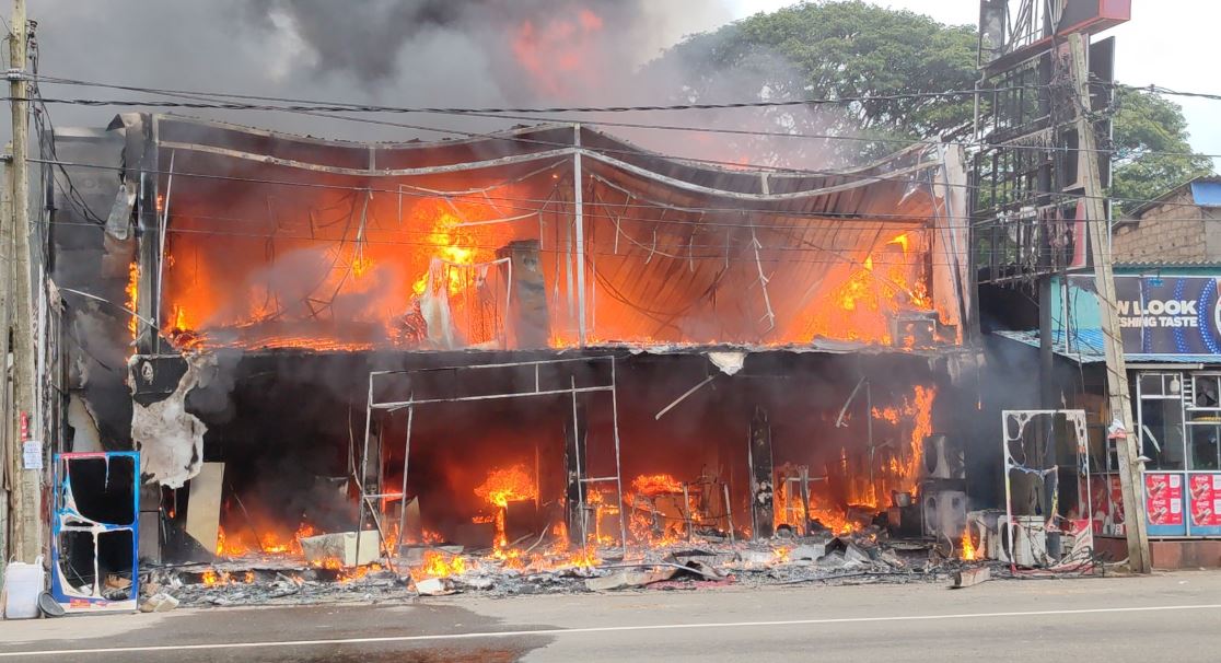 வவுனியாவில் தீப்பரவல் வவுனியாவில் தீப்பரவல்