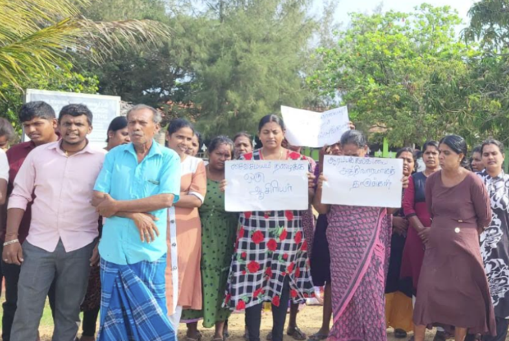 ஆசிரியர் பற்றாக்குறையை நிவர்த்தி செய்யுமாறு வலியுறுத்தி போராட்டம்