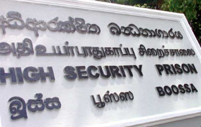 பூஸா சிறைச்சாலையில் 100 இற்கும் மேற்பட்ட கையடக்கத் தொலைபேசிகள் கண்டெடுப்பு