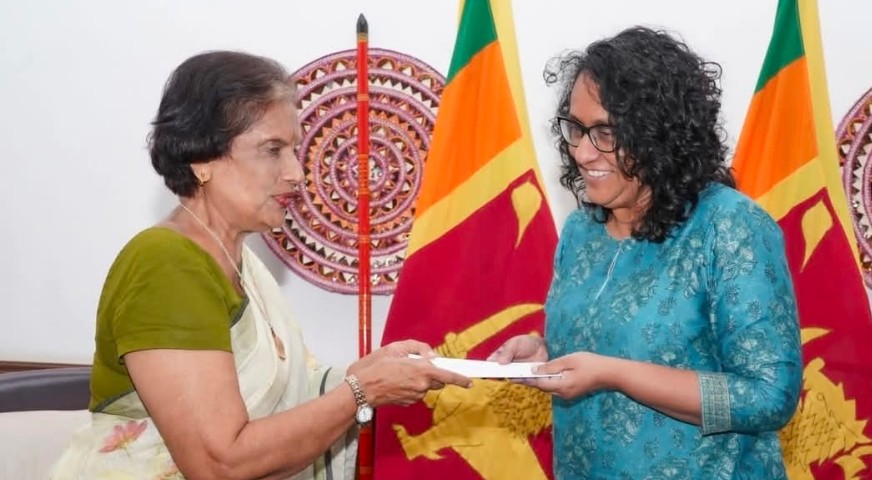 அரசாங்க நிவாரண நிதிக்கு சந்திரிக்காவால் 250 மில்லியன் ரூபா நிதியுதவி அரசாங்க நிவாரண நிதிக்கு சந்திரிக்காவால் 250 மில்லியன் ரூபா நிதியுதவி