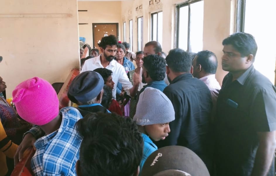 நுவரெலியாவில் பாதிக்கப்பட்ட மக்களை சந்தித்து  உலர் உணவுப் பொருட்களை வழங்கிய  ஜீவன் 