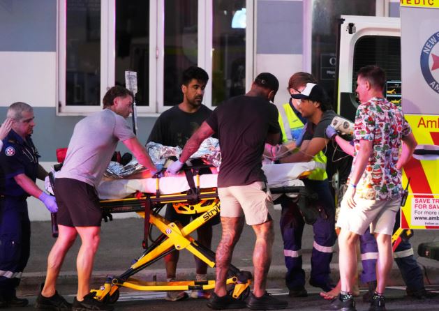 சிட்னி துப்பாக்கிச் சூடு – துப்பாக்கிதாரியின் காரில் இருந்து ஐஎஸ்ஐ கொடிகள் மீட்பு சிட்னி துப்பாக்கிச் சூடு – துப்பாக்கிதாரியின் காரில் இருந்து ஐஎஸ்ஐ கொடிகள் மீட்பு